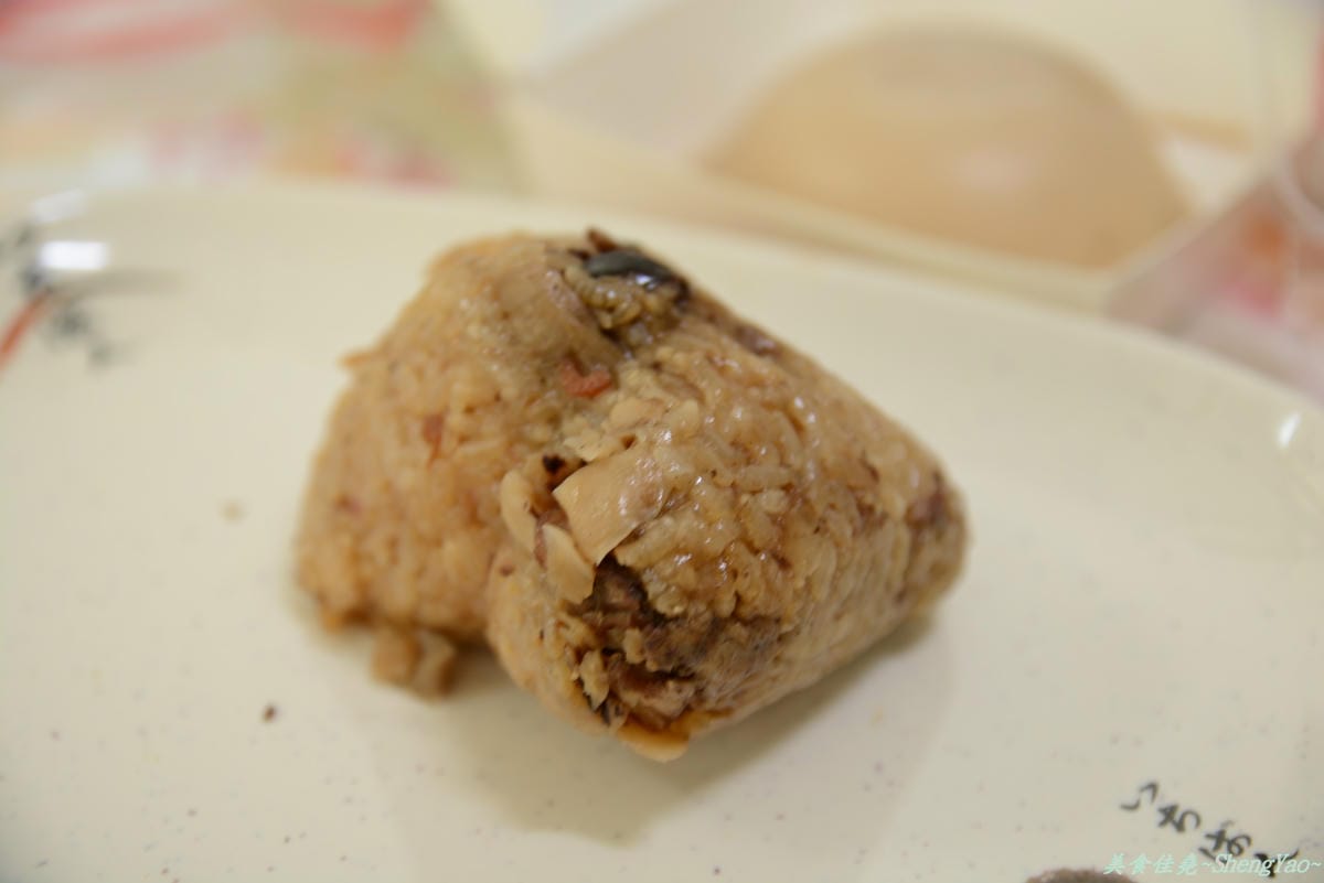 [台中沙鹿]菜市場無名油飯攤 – 市場內飄香三十年的古早味油飯冬粉。