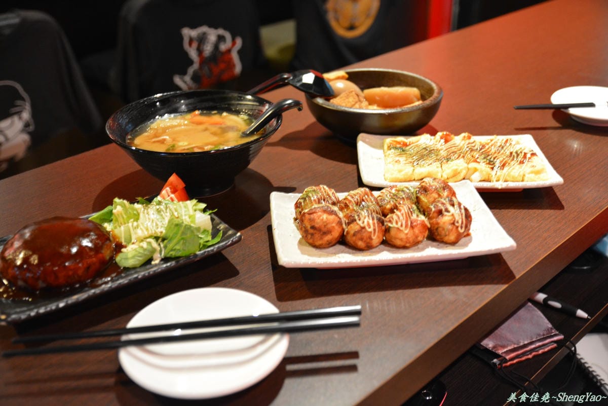 [台中西區]章魚空食堂 – 主打章魚燒,隱身巷內的義式日式居酒屋。