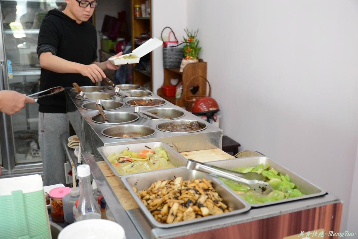 [台中清水]轉角肉燥飯 – 新開幕的好吃又超便宜肉燥飯。(已歇業)