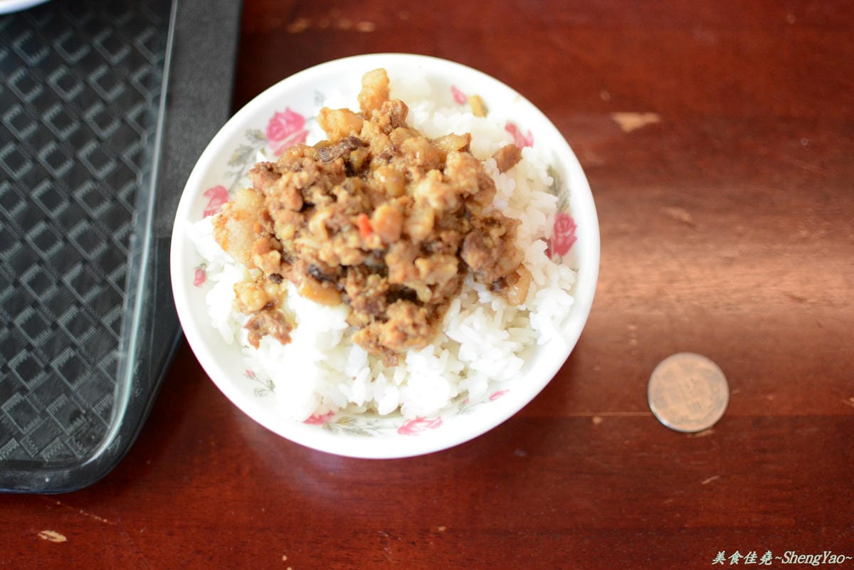 [台中清水]轉角肉燥飯 – 新開幕的好吃又超便宜肉燥飯。(已歇業)