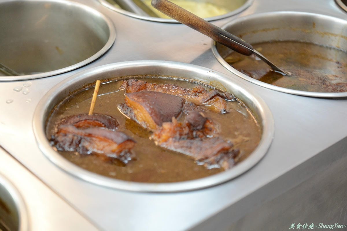 [台中清水]轉角肉燥飯 – 新開幕的好吃又超便宜肉燥飯。(已歇業)