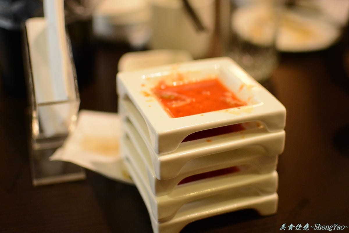 [台中西屯]白川天然火鍋 – 湯頭特別、食材新鮮好吃,但價格小貴、份量稍嫌不足,C/P值不高。(已歇業)
