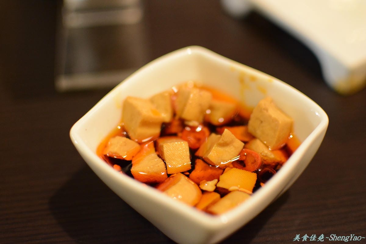 [台中西屯]白川天然火鍋 – 湯頭特別、食材新鮮好吃,但價格小貴、份量稍嫌不足,C/P值不高。(已歇業)