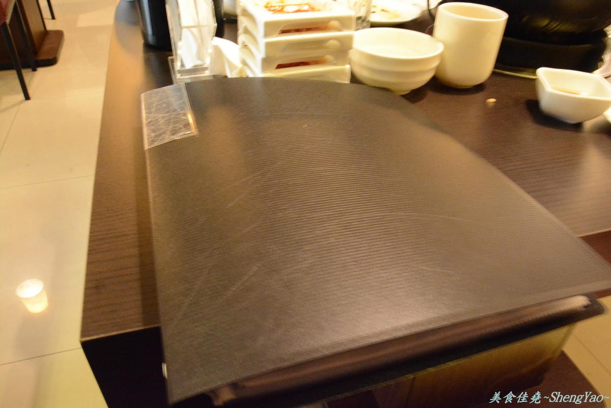 [台中西屯]白川天然火鍋 – 湯頭特別、食材新鮮好吃,但價格小貴、份量稍嫌不足,C/P值不高。(已歇業)