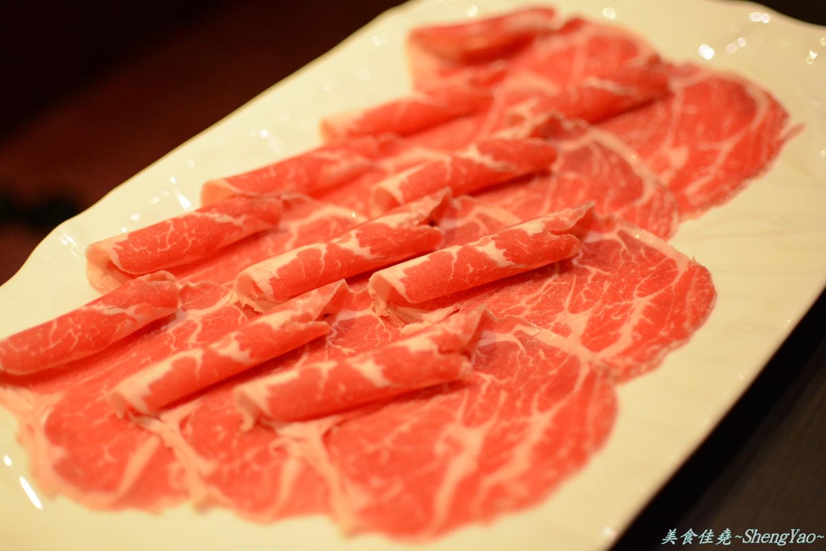 [台中西屯]白川天然火鍋 – 湯頭特別、食材新鮮好吃,但價格小貴、份量稍嫌不足,C/P值不高。(已歇業)
