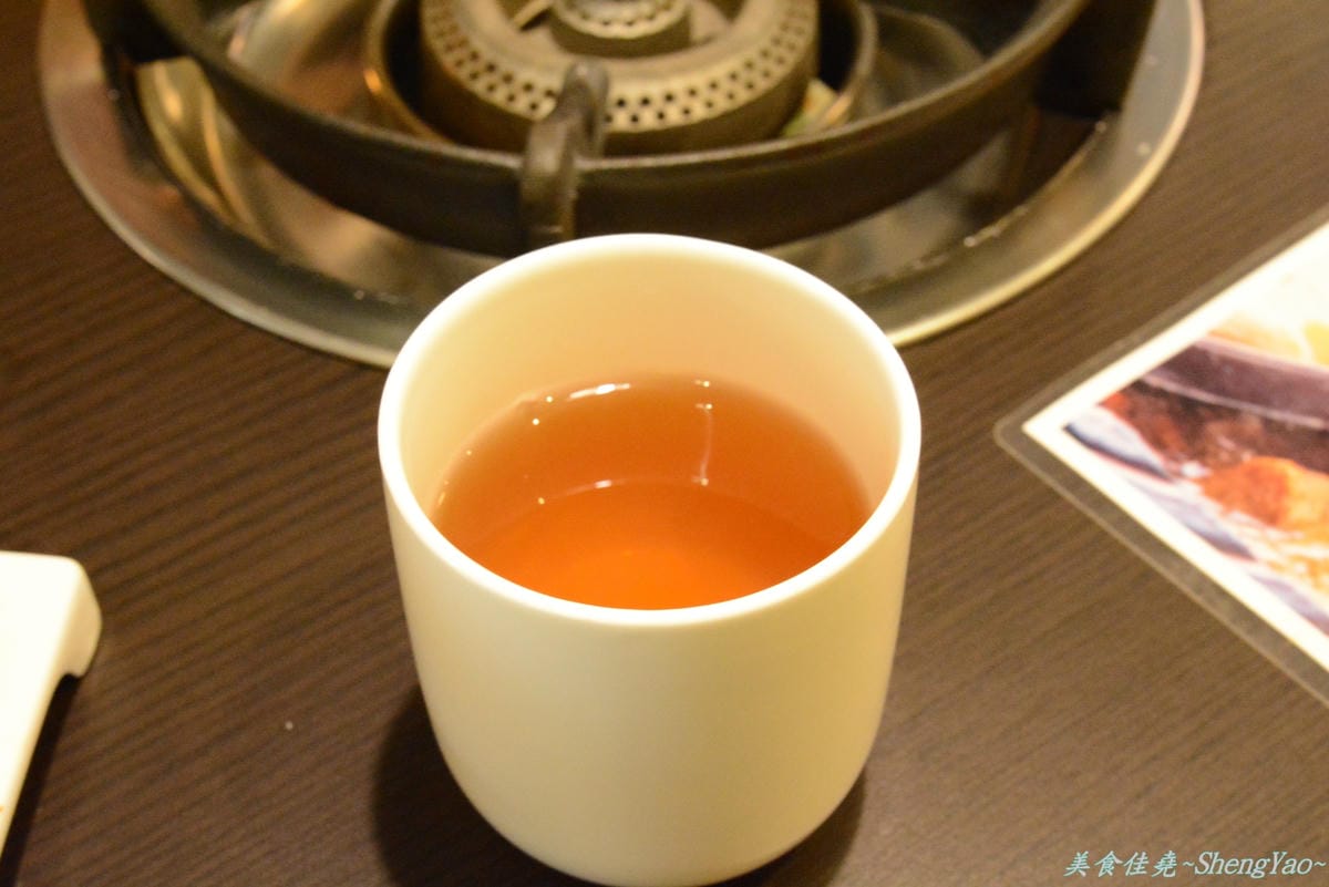 [台中西屯]白川天然火鍋 – 湯頭特別、食材新鮮好吃,但價格小貴、份量稍嫌不足,C/P值不高。(已歇業)