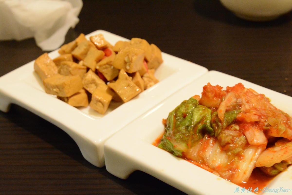 [台中西屯]白川天然火鍋 – 湯頭特別、食材新鮮好吃,但價格小貴、份量稍嫌不足,C/P值不高。(已歇業)