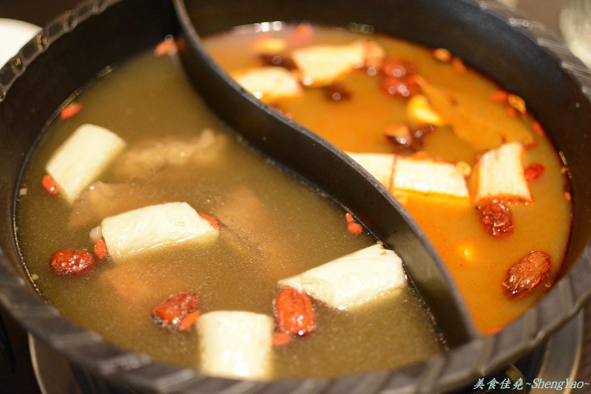 [台中西屯]白川天然火鍋 – 湯頭特別、食材新鮮好吃,但價格小貴、份量稍嫌不足,C/P值不高。(已歇業)