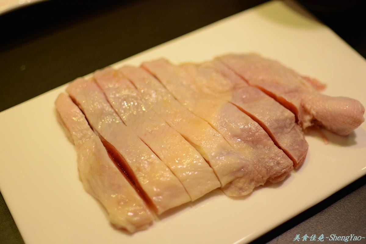 [台中西屯]白川天然火鍋 – 湯頭特別、食材新鮮好吃,但價格小貴、份量稍嫌不足,C/P值不高。(已歇業)