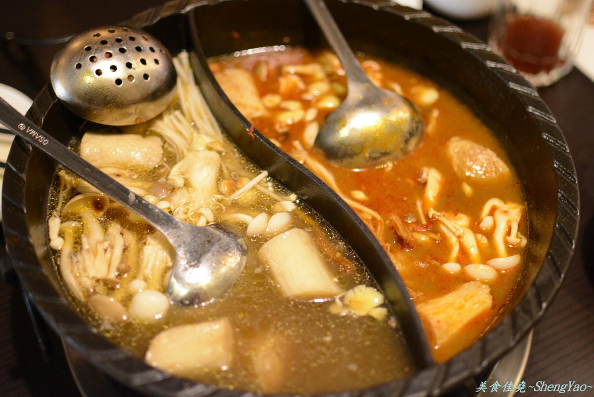 [台中西屯]白川天然火鍋 – 湯頭特別、食材新鮮好吃,但價格小貴、份量稍嫌不足,C/P值不高。(已歇業)