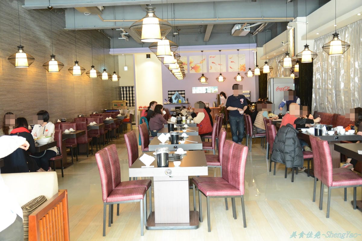 [台中西屯]白川天然火鍋 – 湯頭特別、食材新鮮好吃,但價格小貴、份量稍嫌不足,C/P值不高。(已歇業)