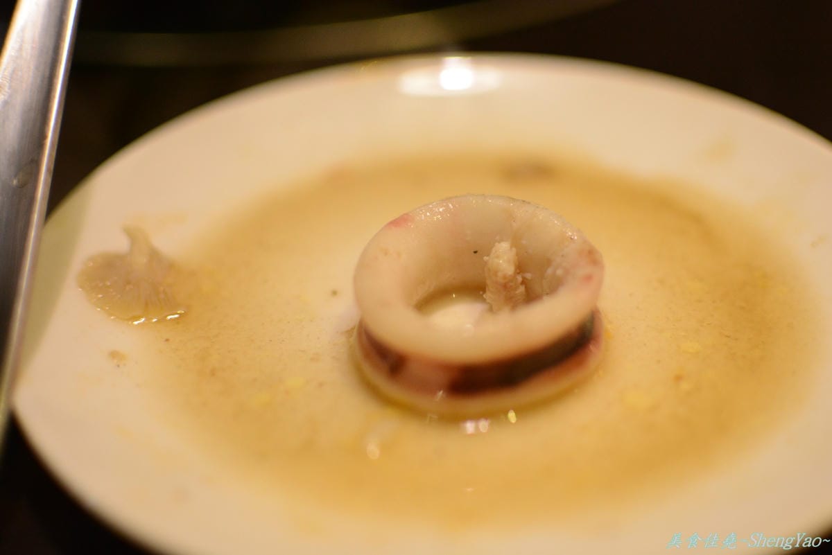 [台中西屯]白川天然火鍋 – 湯頭特別、食材新鮮好吃,但價格小貴、份量稍嫌不足,C/P值不高。(已歇業)