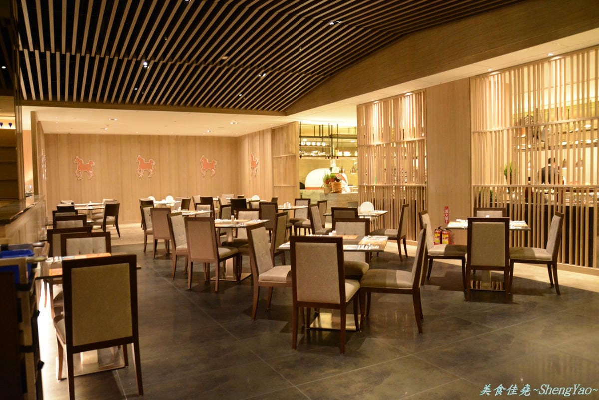[台中西區]金典酒店”栢麗廳”活龍蝦吃到飽(限時特價到3/31) – 大部分都吃過,完整分析。(已歇業)