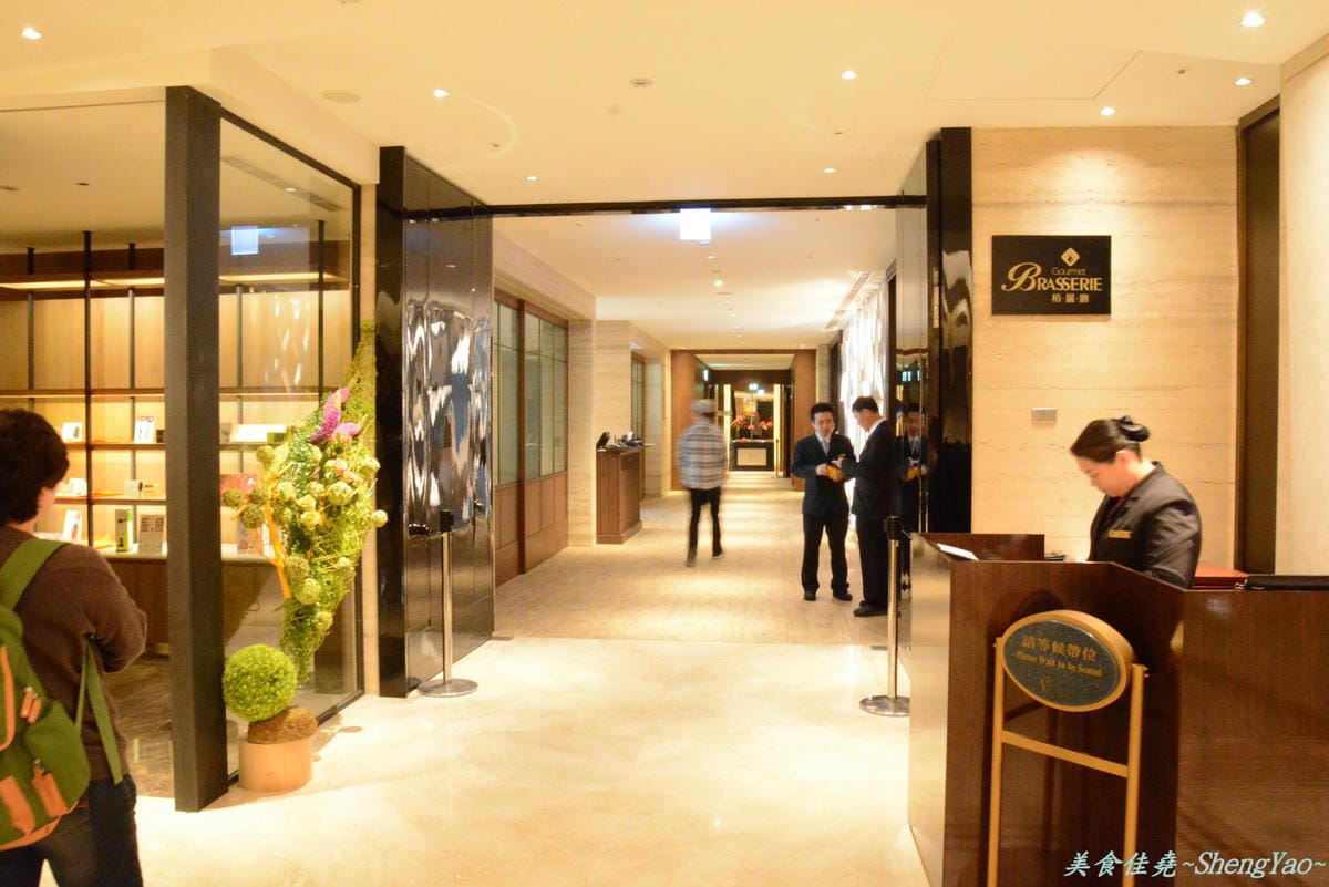 [台中西區]金典酒店”栢麗廳”活龍蝦吃到飽(限時特價到3/31) – 大部分都吃過,完整分析。(已歇業)