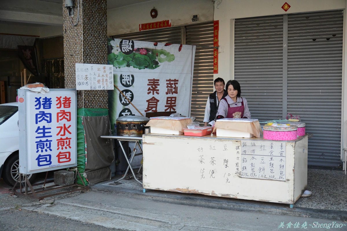 [台中沙鹿]正英路口水煎包餡餅 – Q軟帶麵粉香的外皮,就算冷掉也好好吃的豬肉餡餅