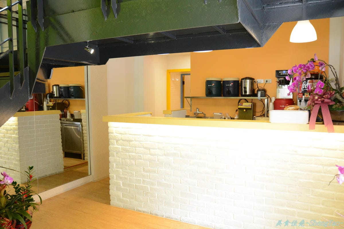 [台中西區]D&A burger store – 結合速食店手搖茶飲店,高級版的麥當勞。(已歇業)