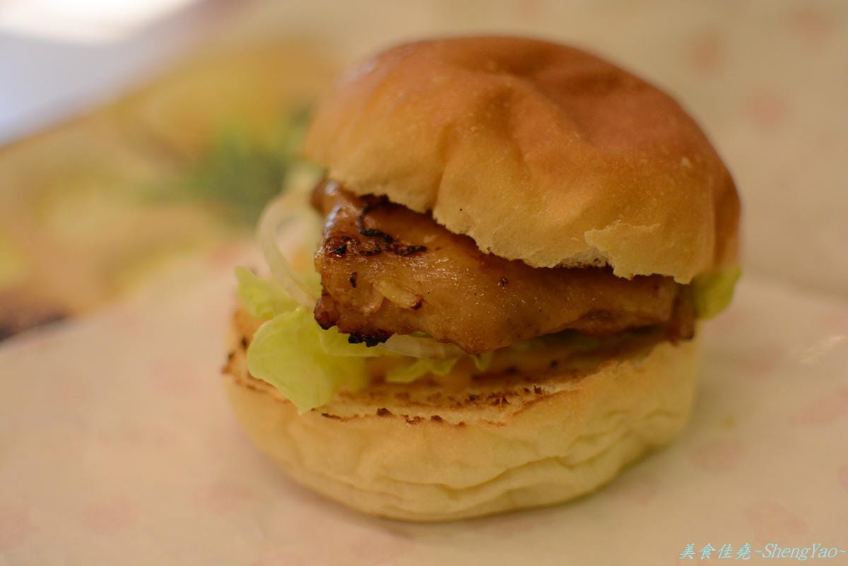 [台中西區]D&A burger store – 結合速食店手搖茶飲店,高級版的麥當勞。(已歇業)