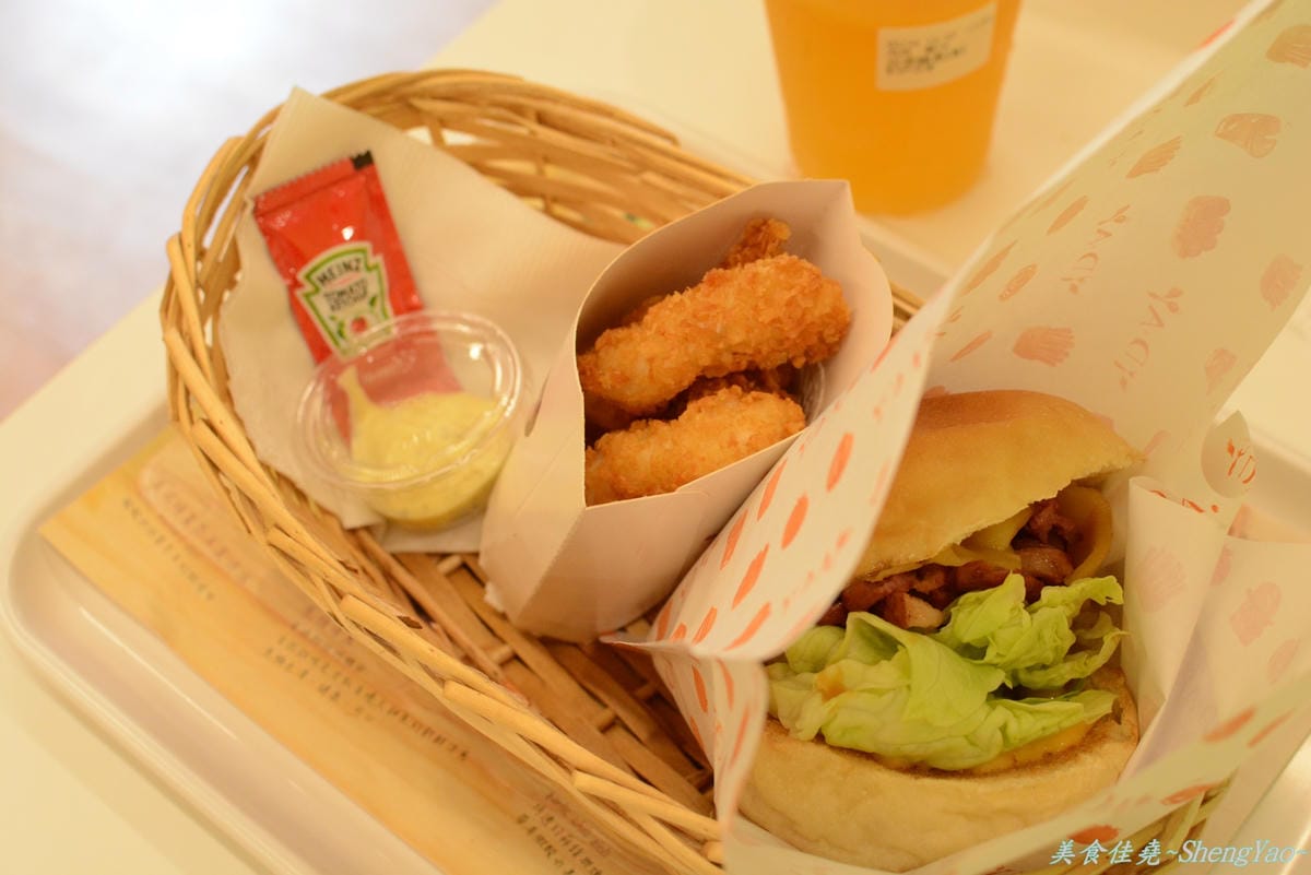 [台中西區]D&A burger store – 結合速食店手搖茶飲店,高級版的麥當勞。(已歇業)