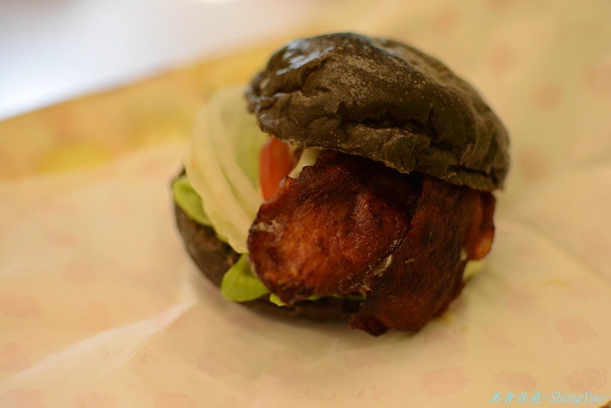 [台中西區]D&A burger store – 結合速食店手搖茶飲店,高級版的麥當勞。(已歇業)