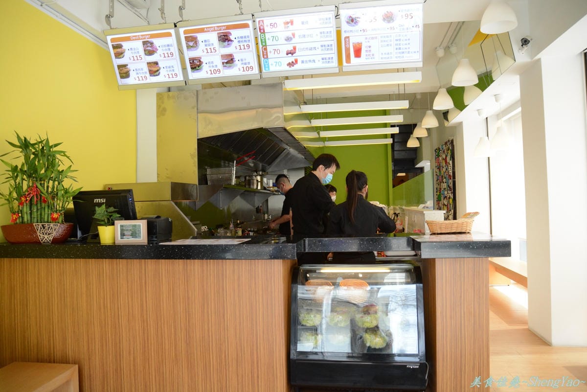 [台中西區]D&A burger store – 結合速食店手搖茶飲店,高級版的麥當勞。(已歇業)