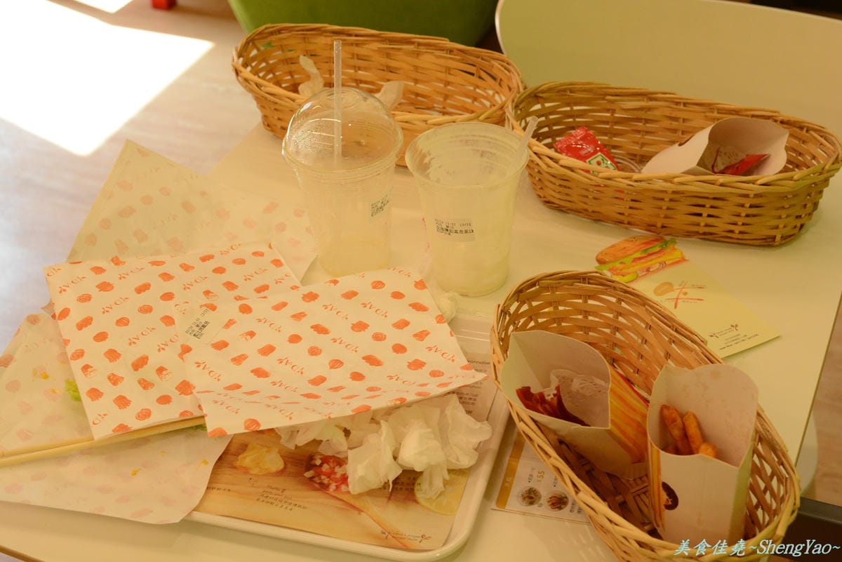 [台中西區]D&A burger store – 結合速食店手搖茶飲店,高級版的麥當勞。(已歇業)
