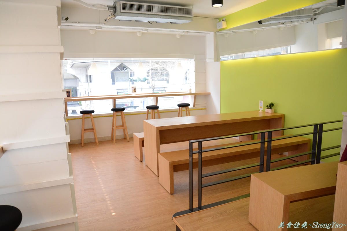 [台中西區]D&A burger store – 結合速食店手搖茶飲店,高級版的麥當勞。(已歇業)
