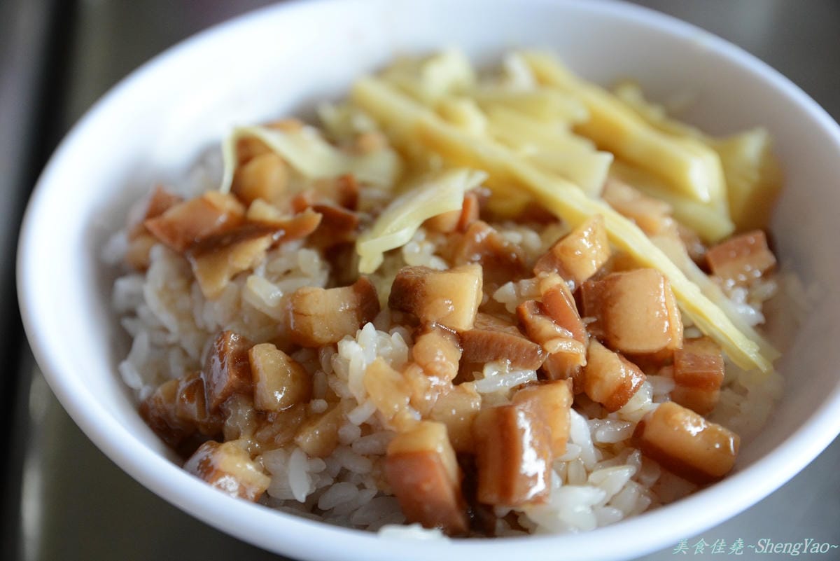 [台中梧棲]大庄魯肉飯担仔麵 – Q軟滑嫩的肥魯肉、香而不鹹的魯汁梧棲賣了20多年的好吃魯肉飯。