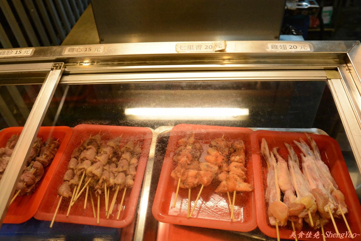 [台中沙鹿]亮吉碳烤 – 幾乎每樣食材都好好吃的便宜10元起碳烤。