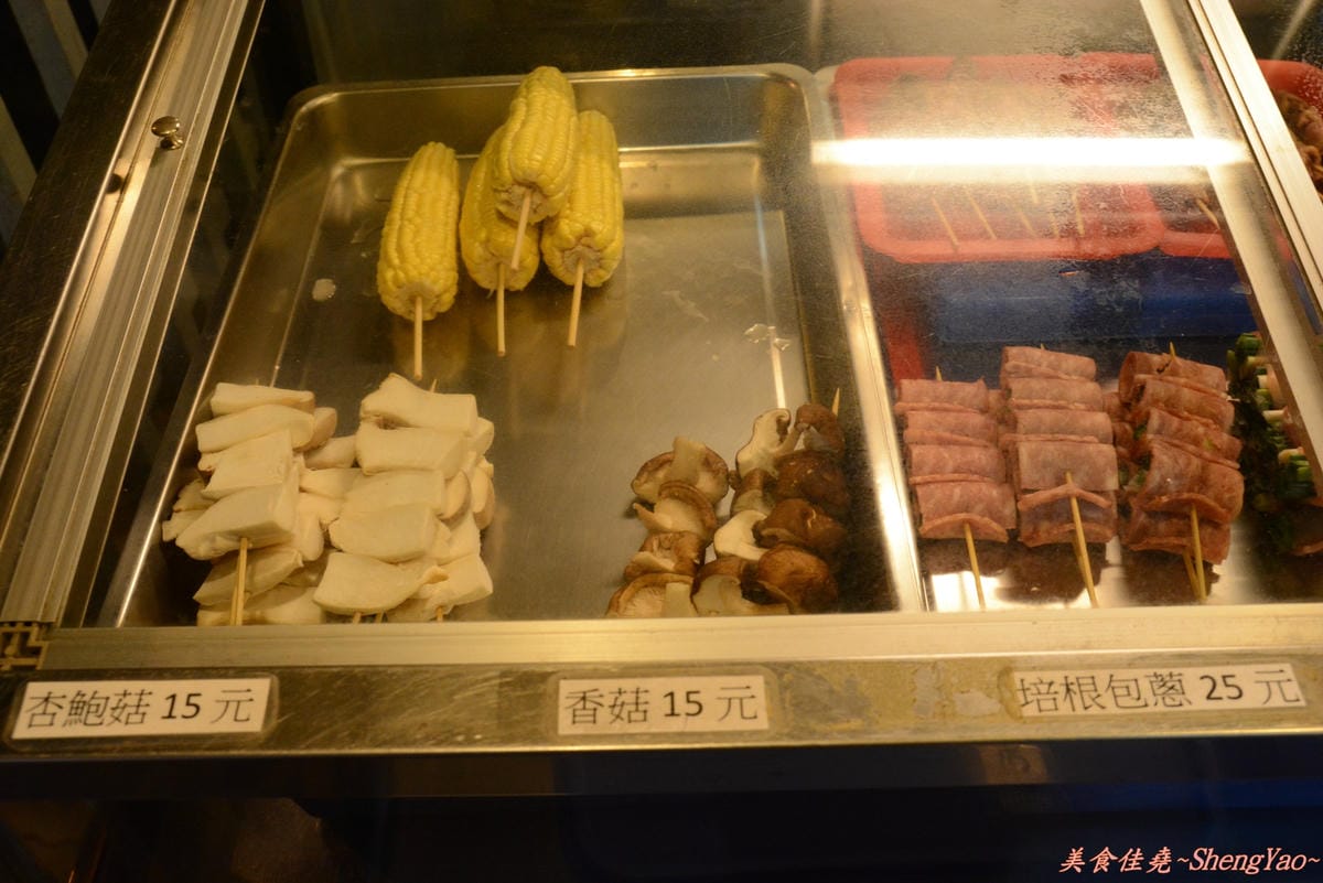 [台中沙鹿]亮吉碳烤 – 幾乎每樣食材都好好吃的便宜10元起碳烤。