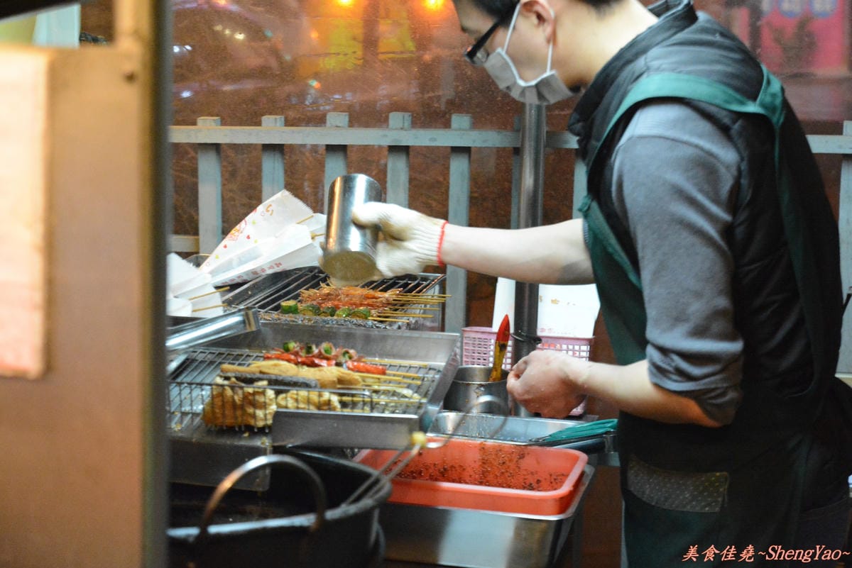 [台中沙鹿]亮吉碳烤 – 幾乎每樣食材都好好吃的便宜10元起碳烤。