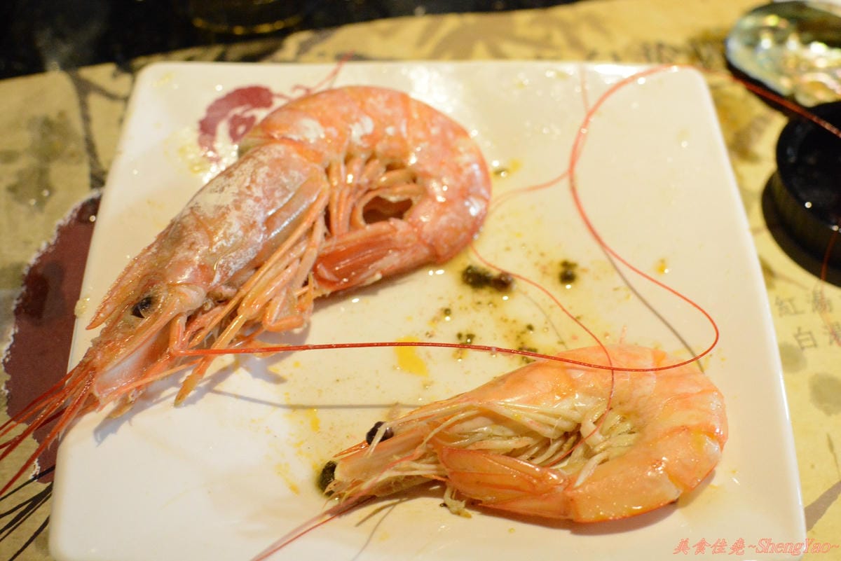 [台中西區]嗆頂級麻辣鴛鴦鍋吃到飽 中港店 – 759元帝王蟹、頂級鮑魚和天使紅蝦任你吃到飽。