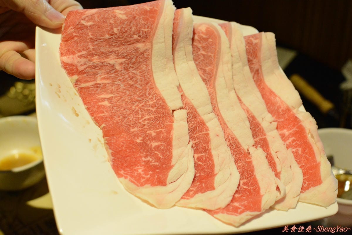 [台中西區]嗆頂級麻辣鴛鴦鍋吃到飽 中港店 – 759元帝王蟹、頂級鮑魚和天使紅蝦任你吃到飽。