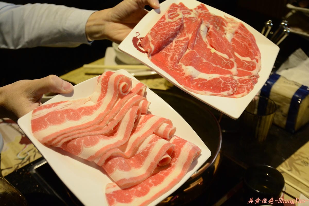 [台中西區]嗆頂級麻辣鴛鴦鍋吃到飽 中港店 – 759元帝王蟹、頂級鮑魚和天使紅蝦任你吃到飽。