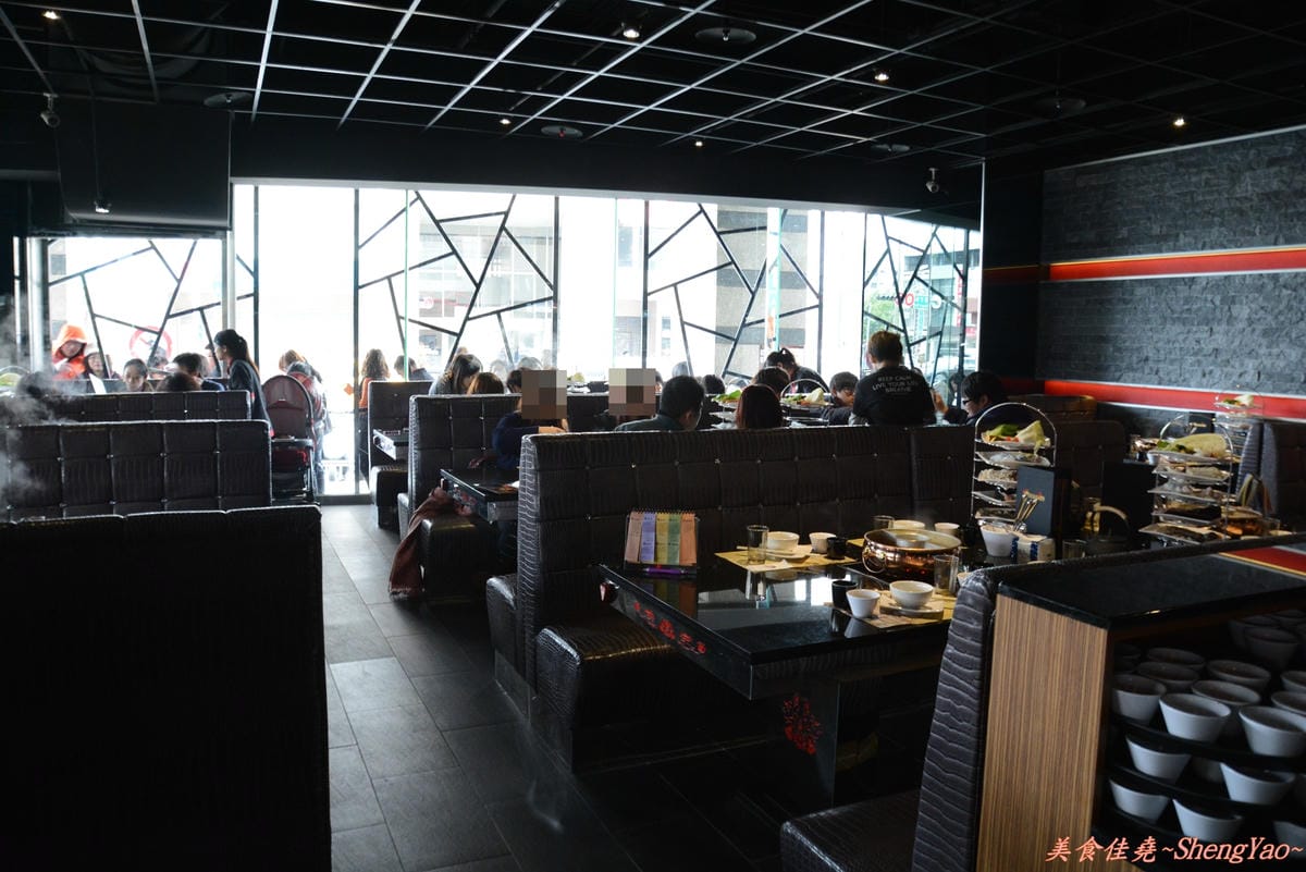 [台中西區]嗆頂級麻辣鴛鴦鍋吃到飽 中港店 – 759元帝王蟹、頂級鮑魚和天使紅蝦任你吃到飽。