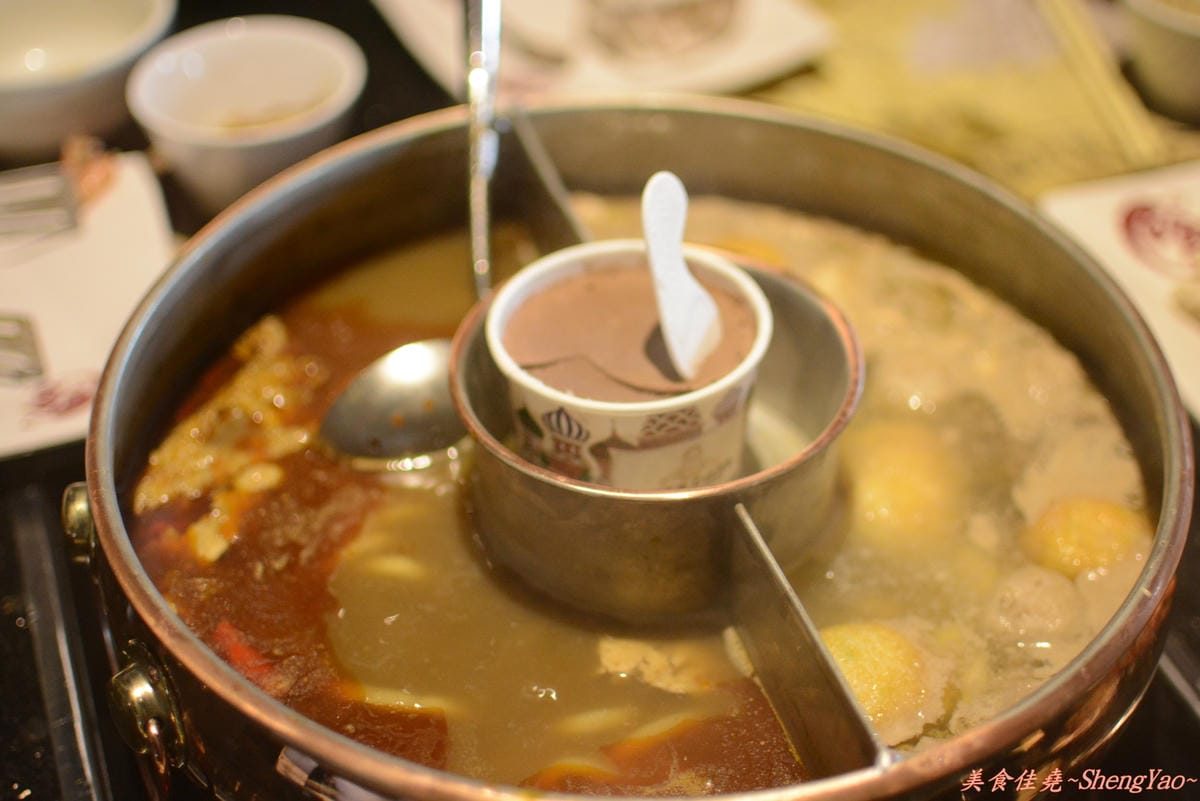[台中西區]嗆頂級麻辣鴛鴦鍋吃到飽 中港店 – 759元帝王蟹、頂級鮑魚和天使紅蝦任你吃到飽。