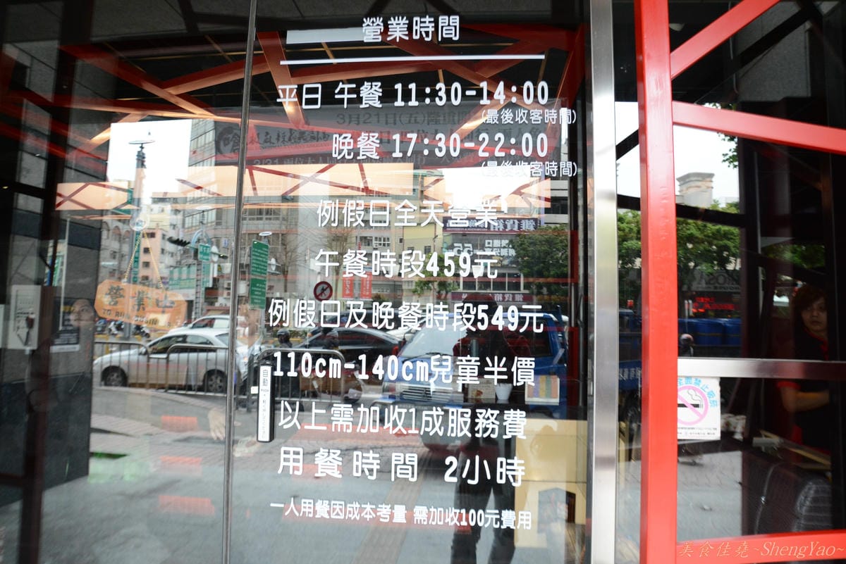 [台中西區]嗆頂級麻辣鴛鴦鍋吃到飽 中港店 – 759元帝王蟹、頂級鮑魚和天使紅蝦任你吃到飽。