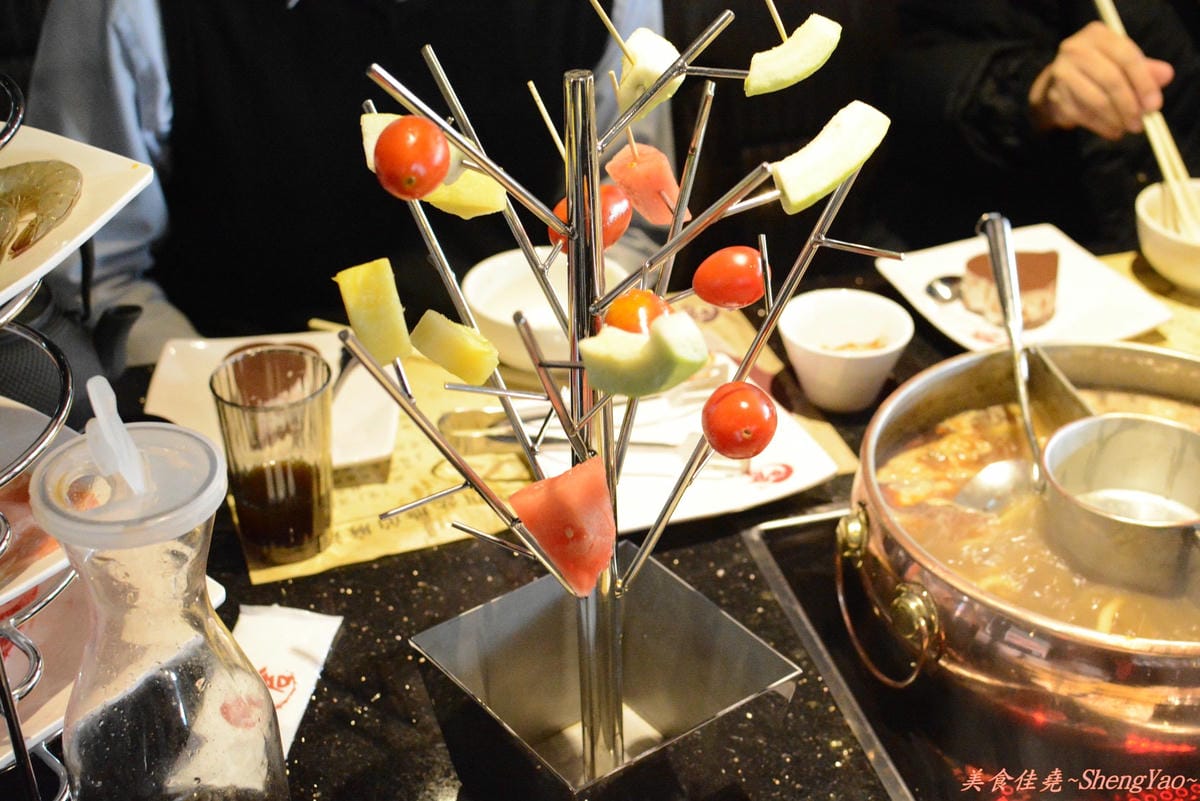 [台中西區]嗆頂級麻辣鴛鴦鍋吃到飽 中港店 – 759元帝王蟹、頂級鮑魚和天使紅蝦任你吃到飽。
