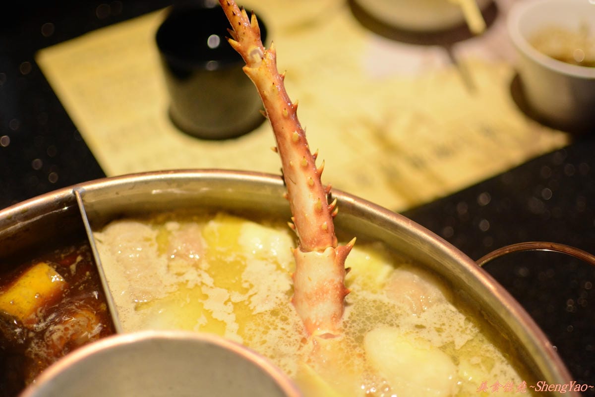 [台中西區]嗆頂級麻辣鴛鴦鍋吃到飽 中港店 – 759元帝王蟹、頂級鮑魚和天使紅蝦任你吃到飽。