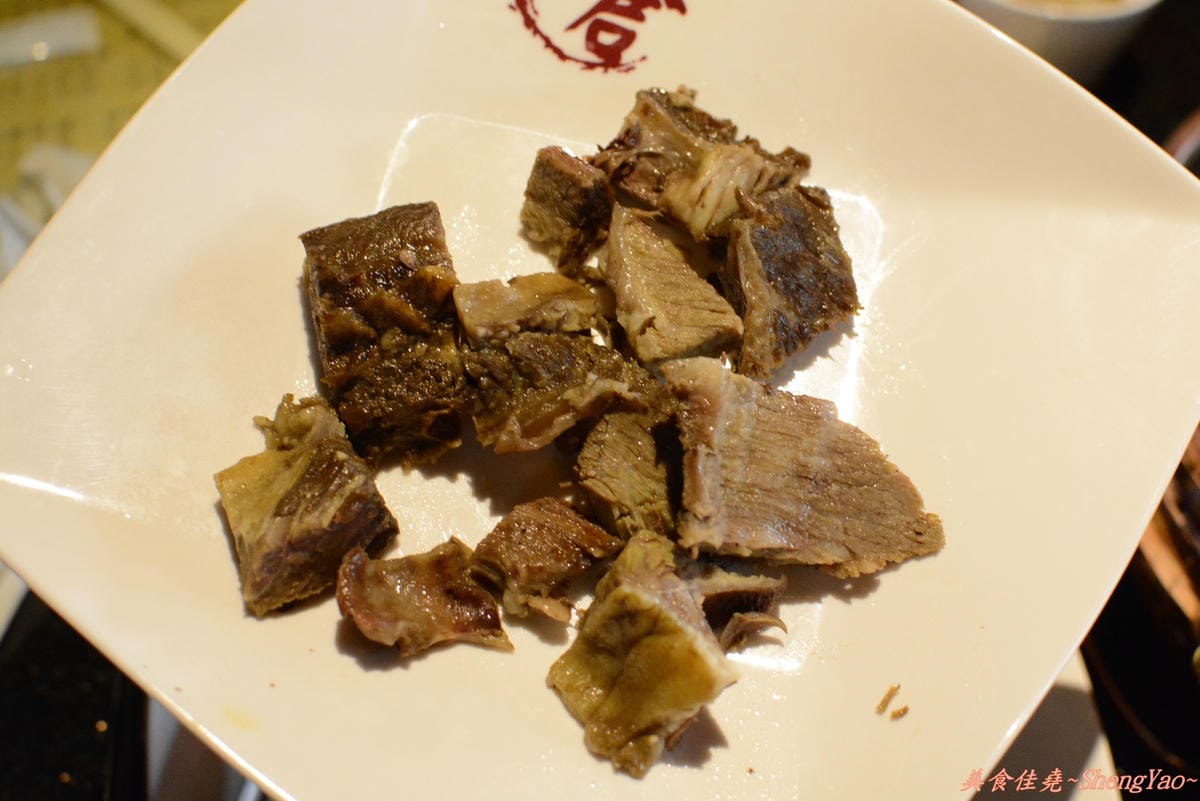 [台中西區]嗆頂級麻辣鴛鴦鍋吃到飽 中港店 – 759元帝王蟹、頂級鮑魚和天使紅蝦任你吃到飽。