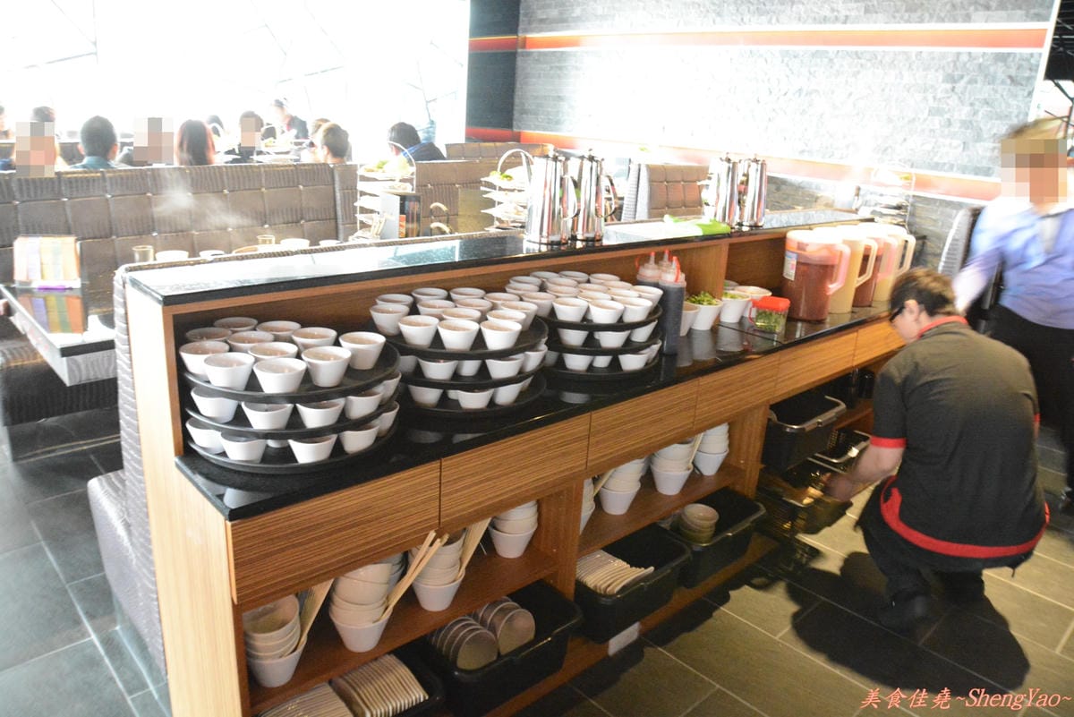 [台中西區]嗆頂級麻辣鴛鴦鍋吃到飽 中港店 – 759元帝王蟹、頂級鮑魚和天使紅蝦任你吃到飽。