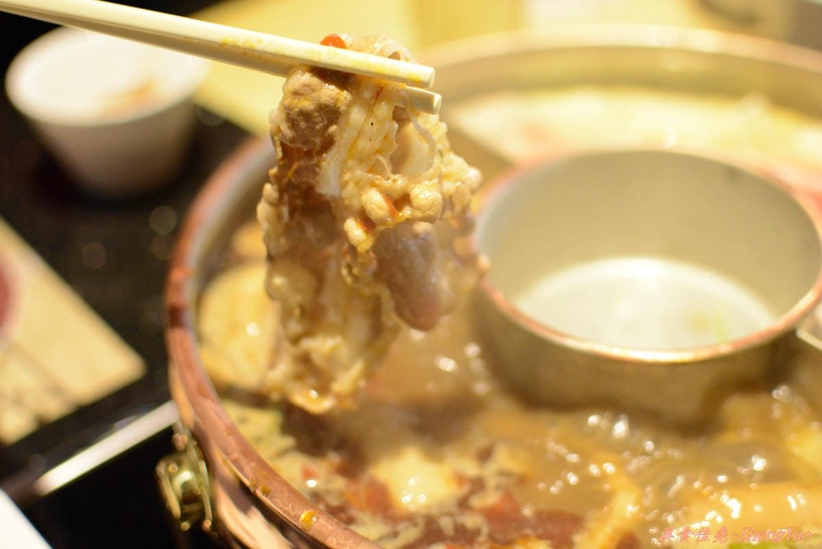 [台中西區]嗆頂級麻辣鴛鴦鍋吃到飽 中港店 – 759元帝王蟹、頂級鮑魚和天使紅蝦任你吃到飽。