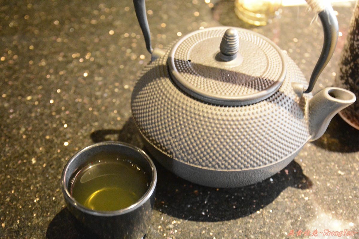 [台中西區]嗆頂級麻辣鴛鴦鍋吃到飽 中港店 – 759元帝王蟹、頂級鮑魚和天使紅蝦任你吃到飽。