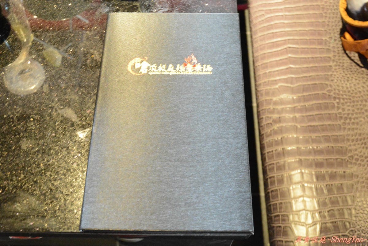 [台中西區]嗆頂級麻辣鴛鴦鍋吃到飽 中港店 – 759元帝王蟹、頂級鮑魚和天使紅蝦任你吃到飽。