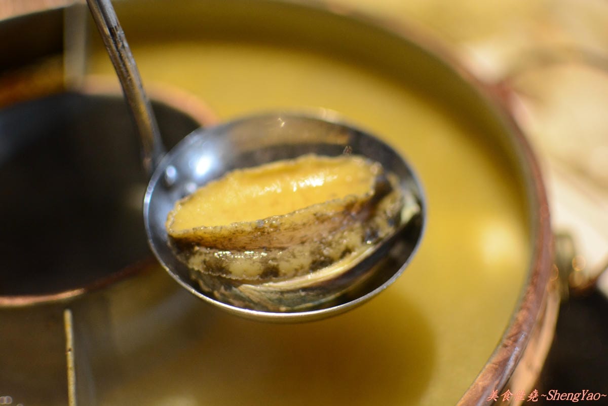 [台中西區]嗆頂級麻辣鴛鴦鍋吃到飽 中港店 – 759元帝王蟹、頂級鮑魚和天使紅蝦任你吃到飽。