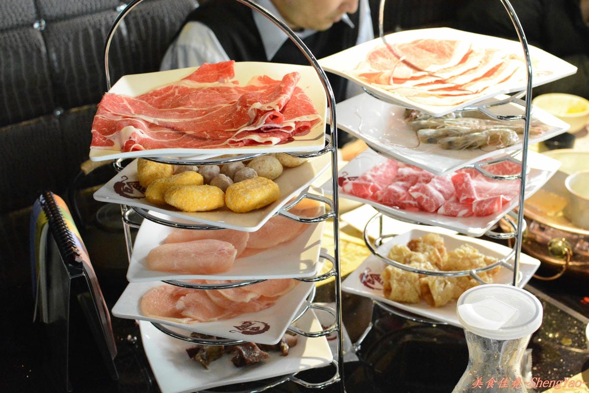 [台中西區]嗆頂級麻辣鴛鴦鍋吃到飽 中港店 – 759元帝王蟹、頂級鮑魚和天使紅蝦任你吃到飽。