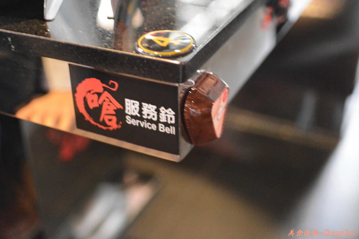 [台中西區]嗆頂級麻辣鴛鴦鍋吃到飽 中港店 – 759元帝王蟹、頂級鮑魚和天使紅蝦任你吃到飽。