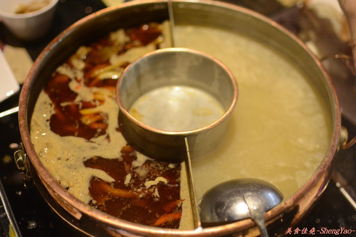 [台中西區]嗆頂級麻辣鴛鴦鍋吃到飽 中港店 – 759元帝王蟹、頂級鮑魚和天使紅蝦任你吃到飽。