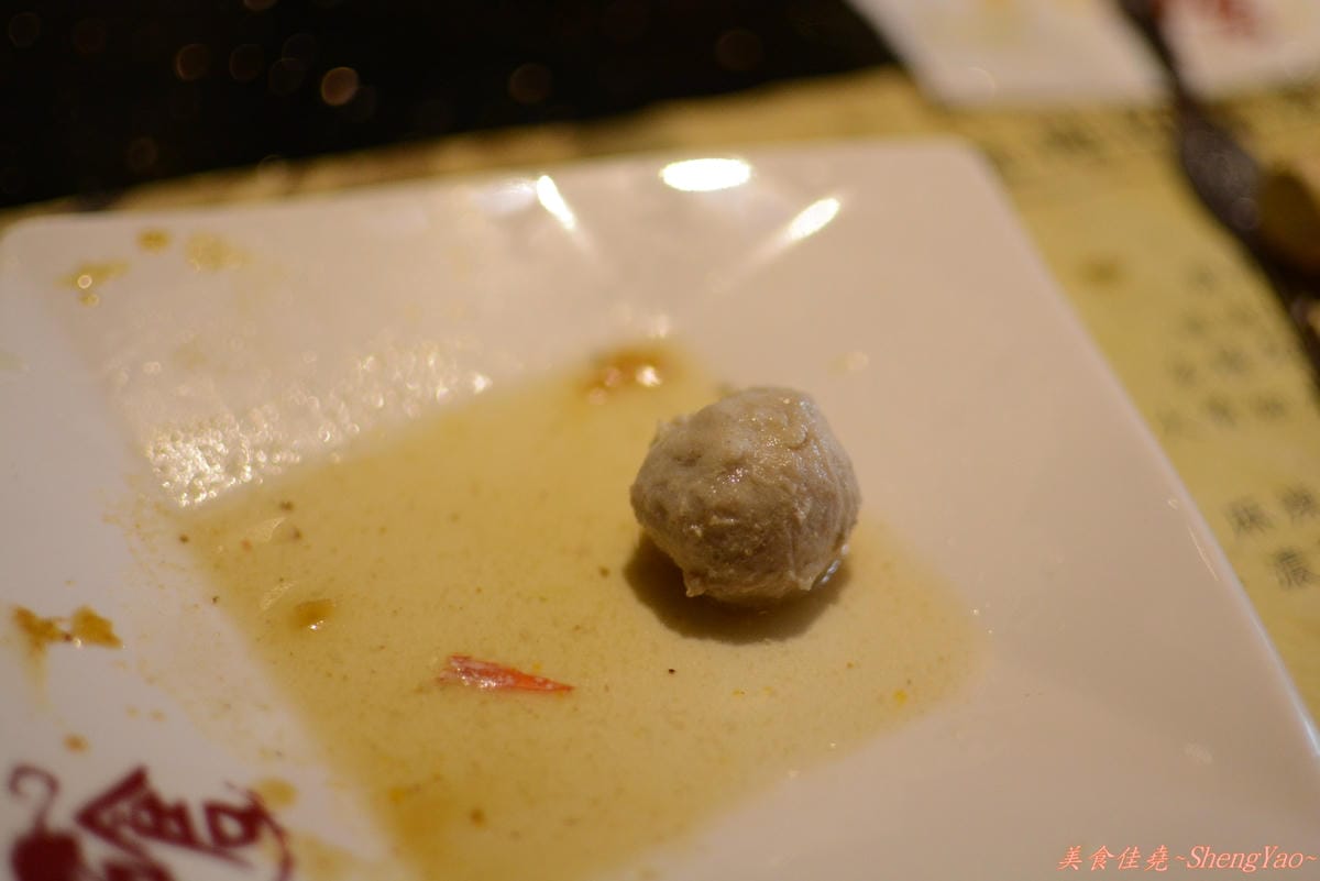 [台中西區]嗆頂級麻辣鴛鴦鍋吃到飽 中港店 – 759元帝王蟹、頂級鮑魚和天使紅蝦任你吃到飽。