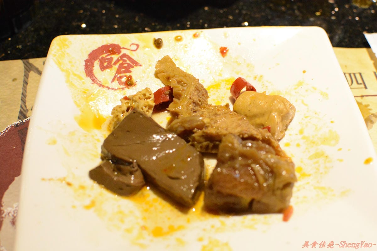 [台中西區]嗆頂級麻辣鴛鴦鍋吃到飽 中港店 – 759元帝王蟹、頂級鮑魚和天使紅蝦任你吃到飽。