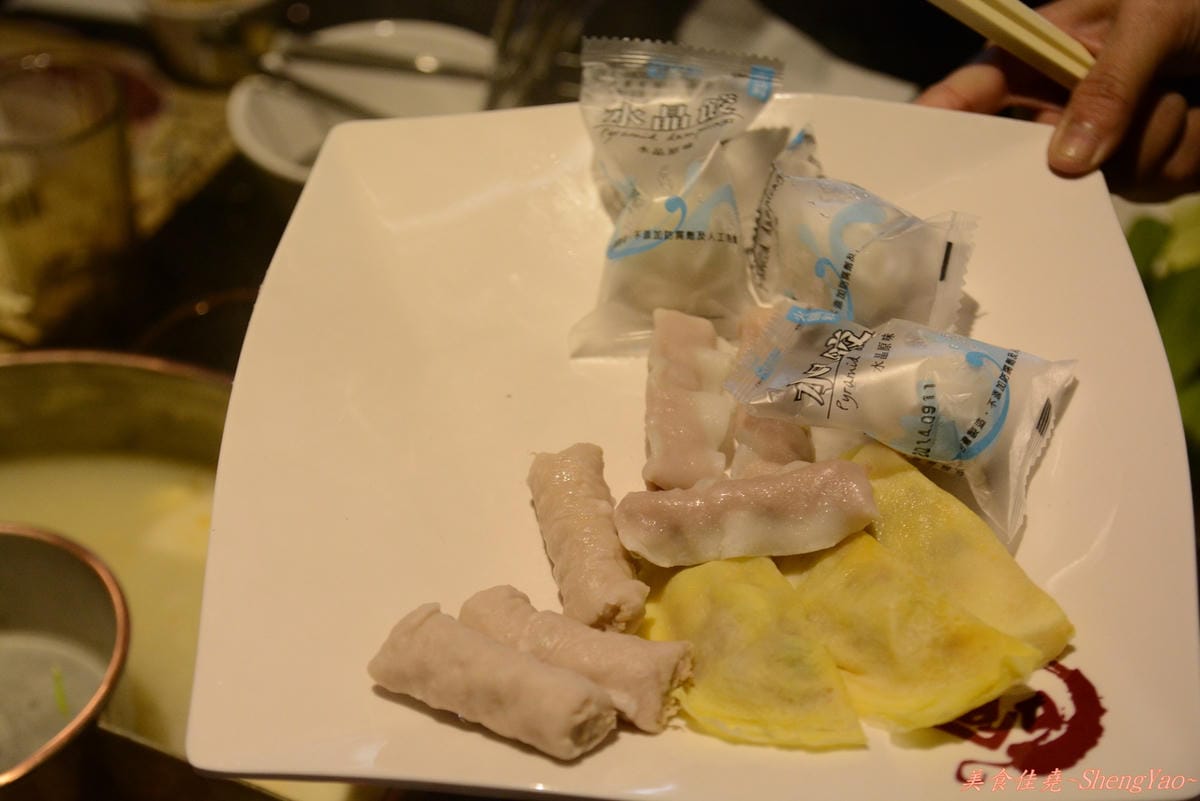 [台中西區]嗆頂級麻辣鴛鴦鍋吃到飽 中港店 – 759元帝王蟹、頂級鮑魚和天使紅蝦任你吃到飽。